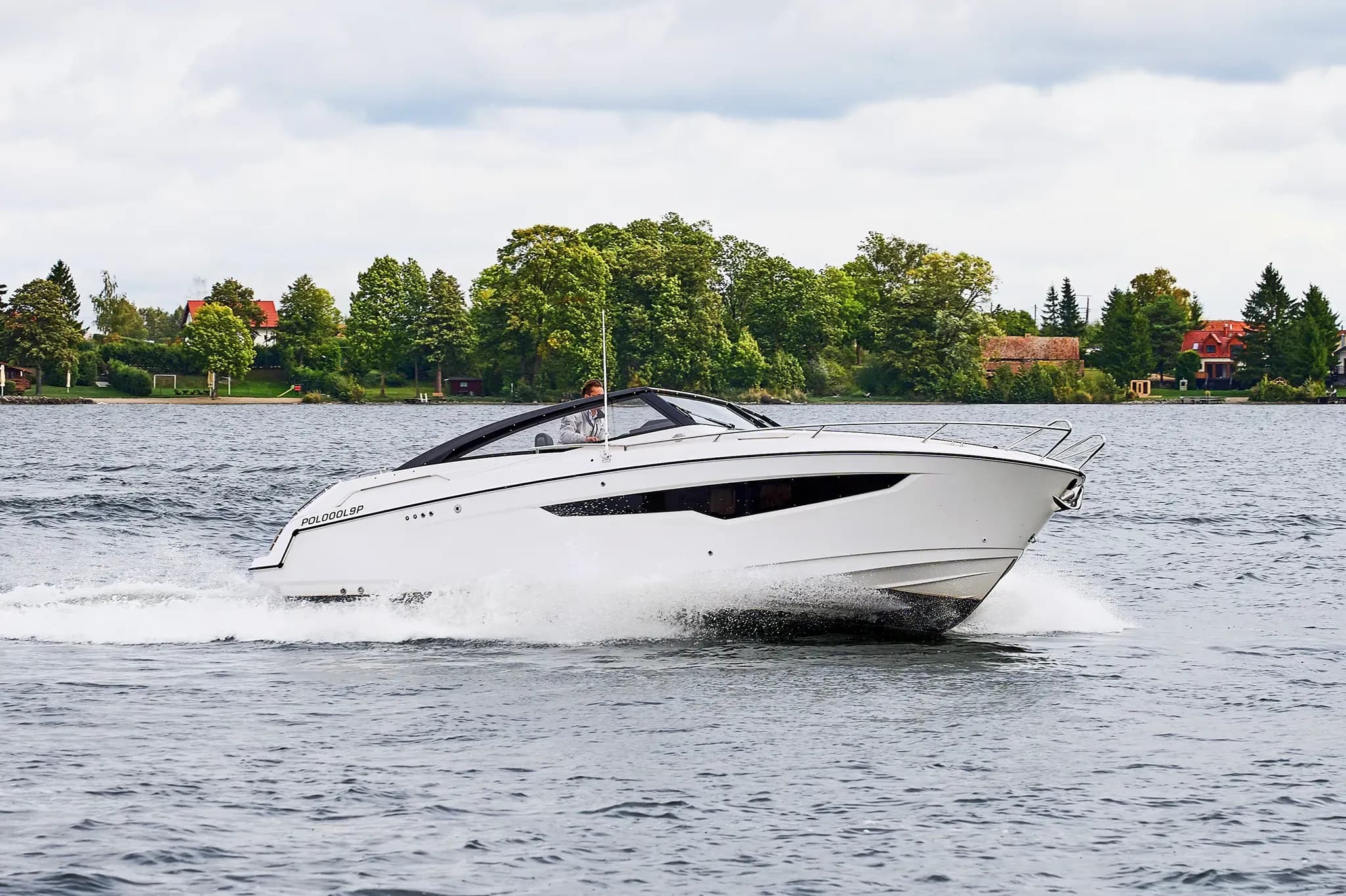 Rhodium Yachts - Parker 850 Voyager 2020